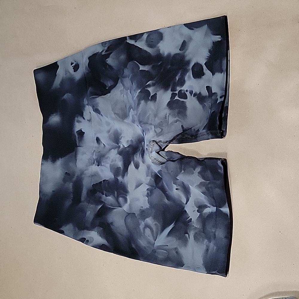 Aurola Size Unknown Tie Dye Scrunch Butt Shorts. Blue/Gray, Gently Used Cond.